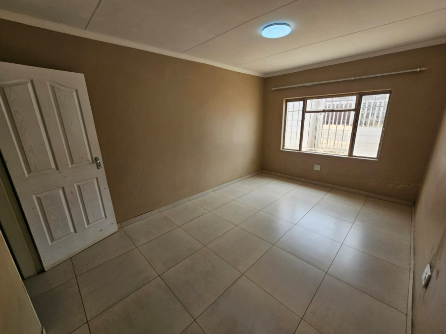 To Let 1 Bedroom Property for Rent in Laudium Gauteng