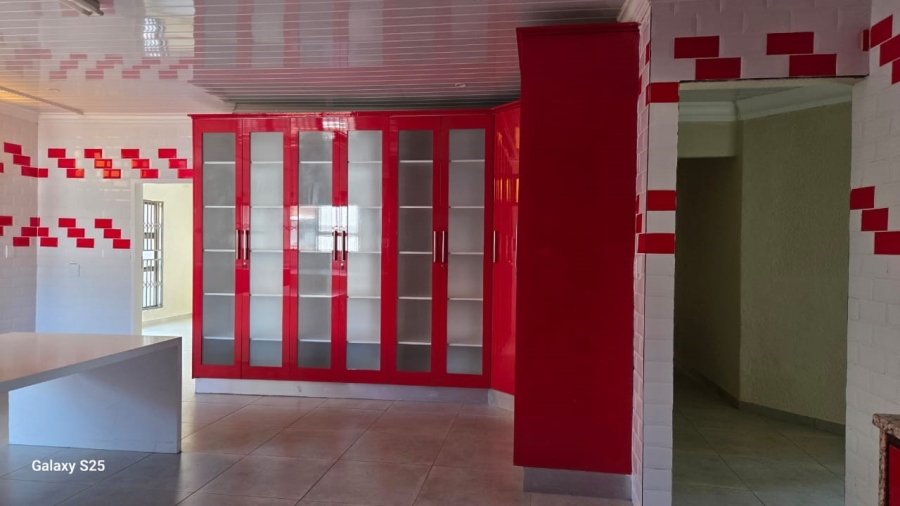 7 Bedroom Property for Sale in Sonneveld Gauteng