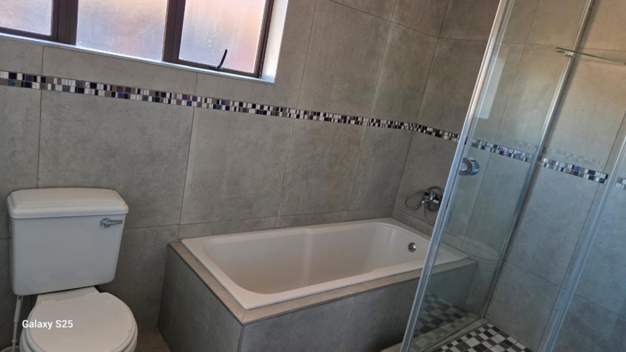 7 Bedroom Property for Sale in Sonneveld Gauteng