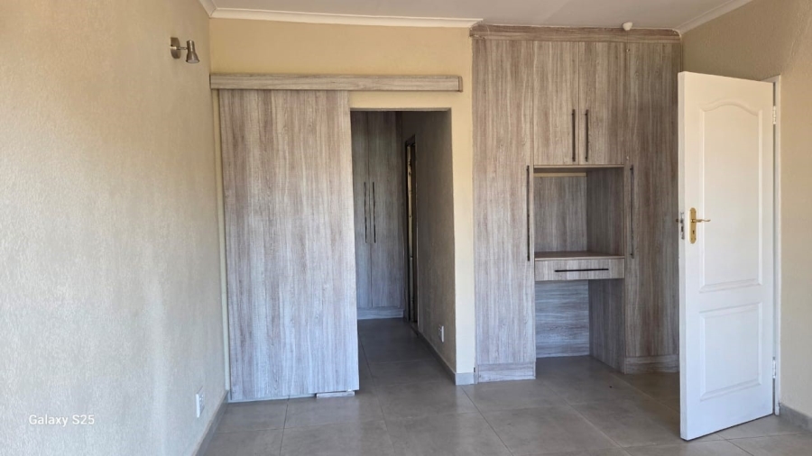 7 Bedroom Property for Sale in Sonneveld Gauteng