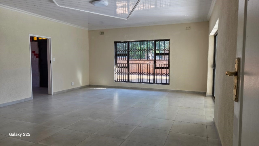 7 Bedroom Property for Sale in Sonneveld Gauteng