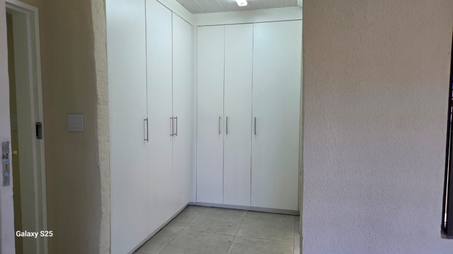 7 Bedroom Property for Sale in Sonneveld Gauteng