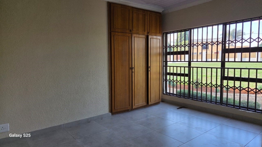7 Bedroom Property for Sale in Sonneveld Gauteng