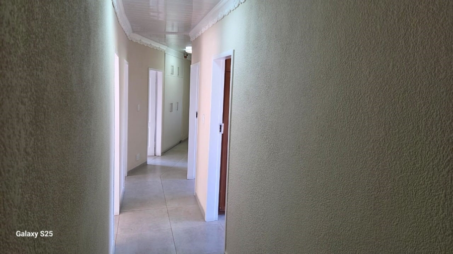 7 Bedroom Property for Sale in Sonneveld Gauteng