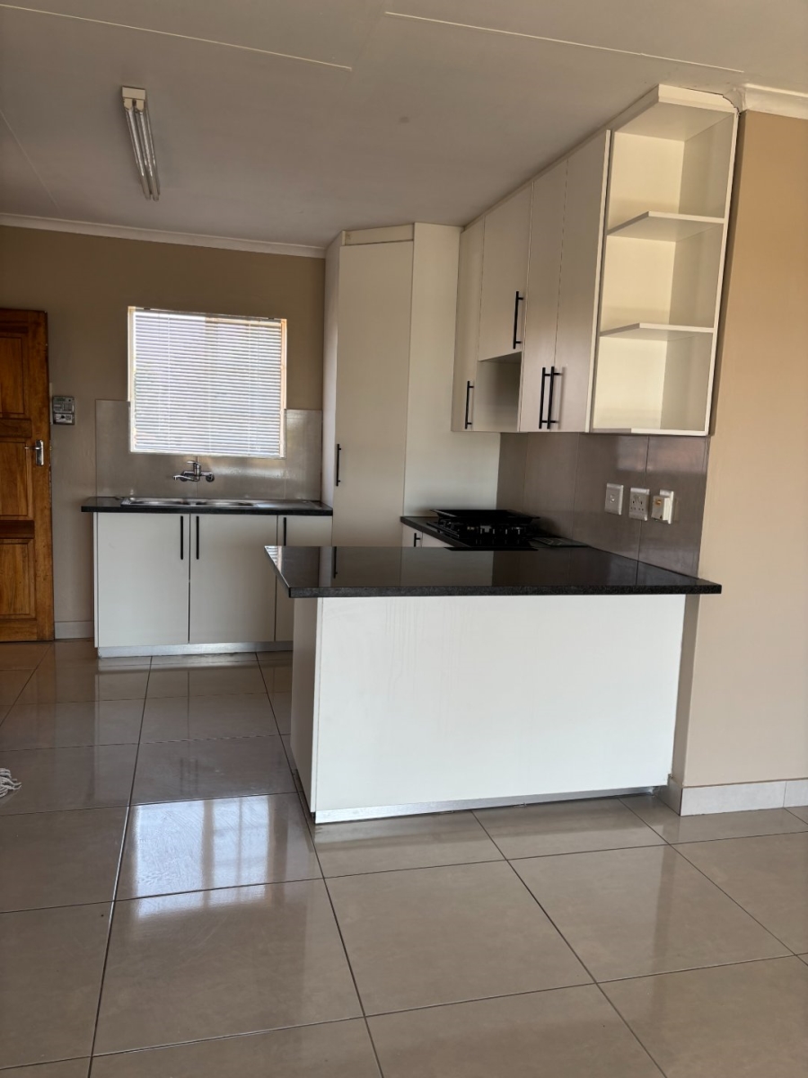 To Let 2 Bedroom Property for Rent in Noordwyk Gauteng