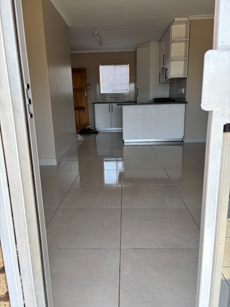 To Let 2 Bedroom Property for Rent in Noordwyk Gauteng
