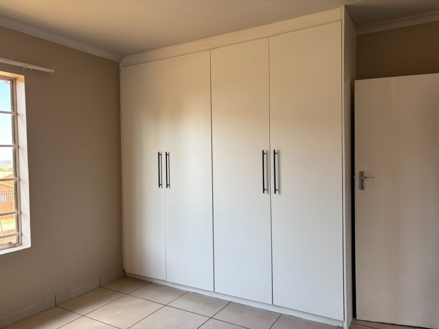 To Let 2 Bedroom Property for Rent in Noordwyk Gauteng