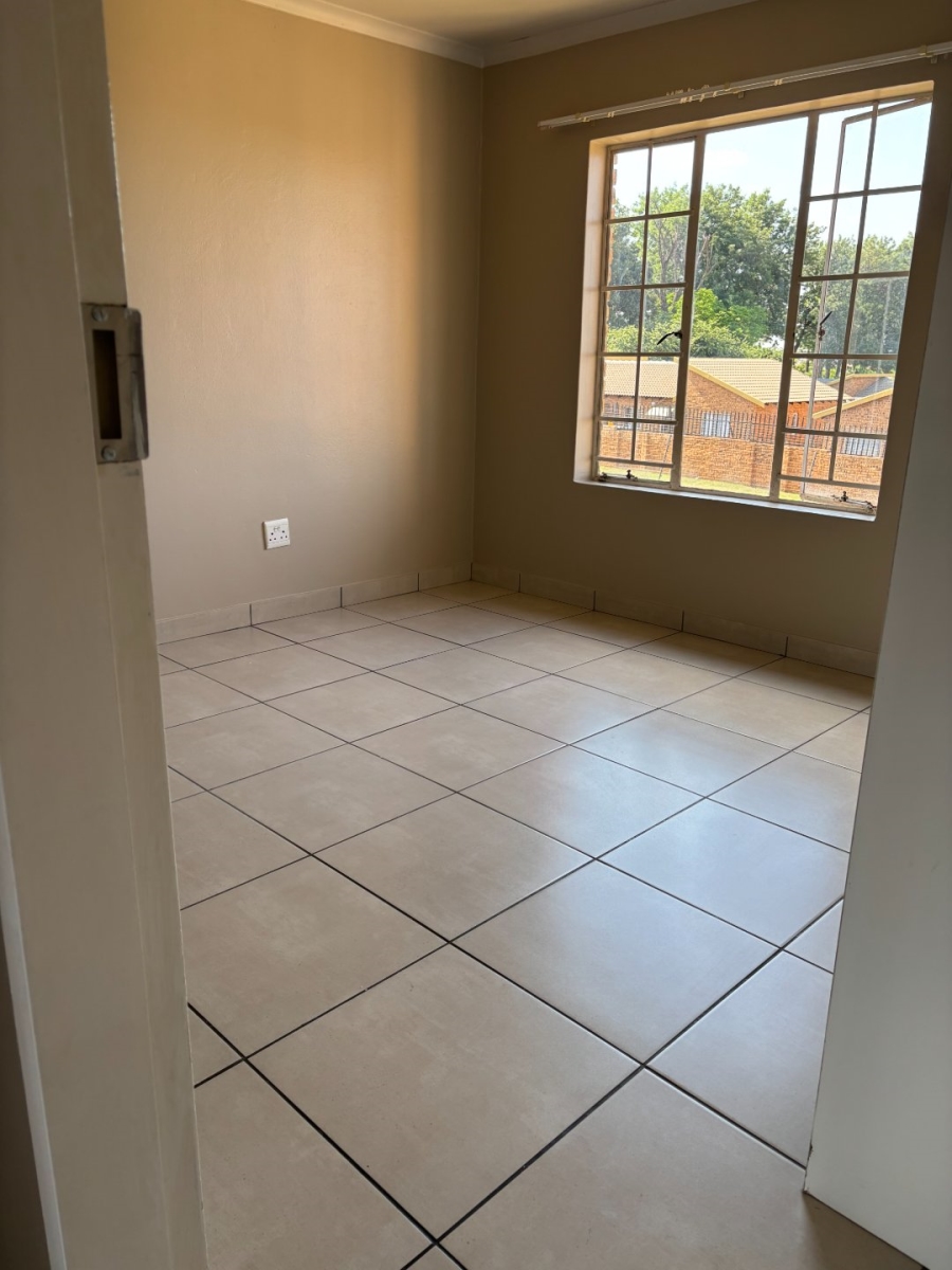 To Let 2 Bedroom Property for Rent in Noordwyk Gauteng