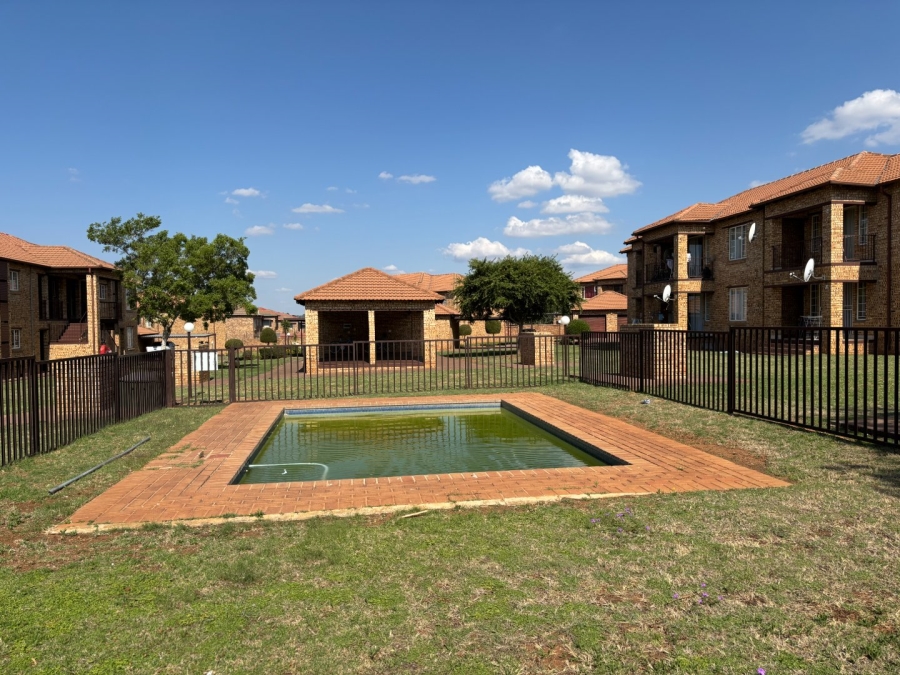 To Let 2 Bedroom Property for Rent in Noordwyk Gauteng
