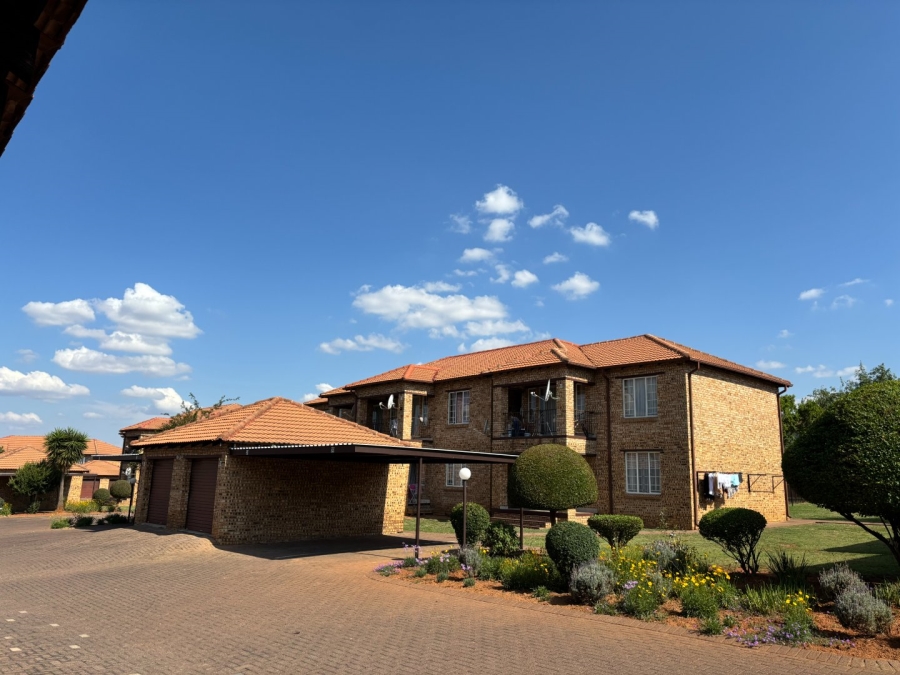To Let 2 Bedroom Property for Rent in Noordwyk Gauteng