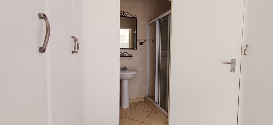 To Let 2 Bedroom Property for Rent in New Redruth Gauteng