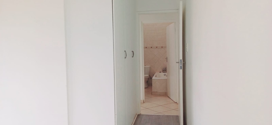 To Let 2 Bedroom Property for Rent in New Redruth Gauteng
