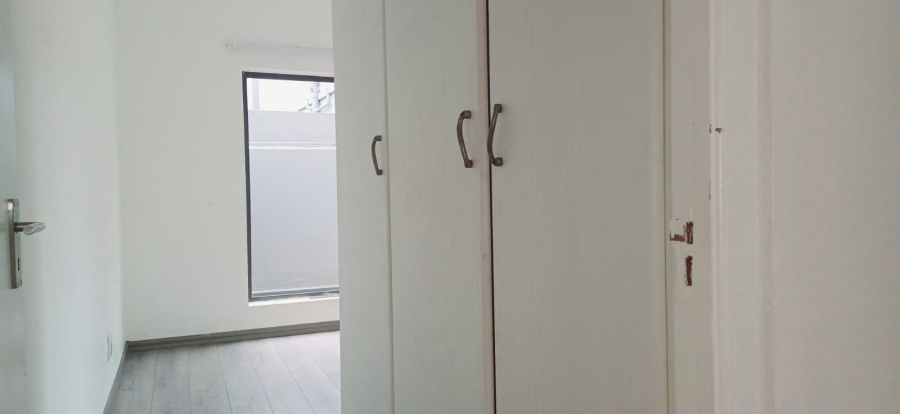 To Let 2 Bedroom Property for Rent in New Redruth Gauteng