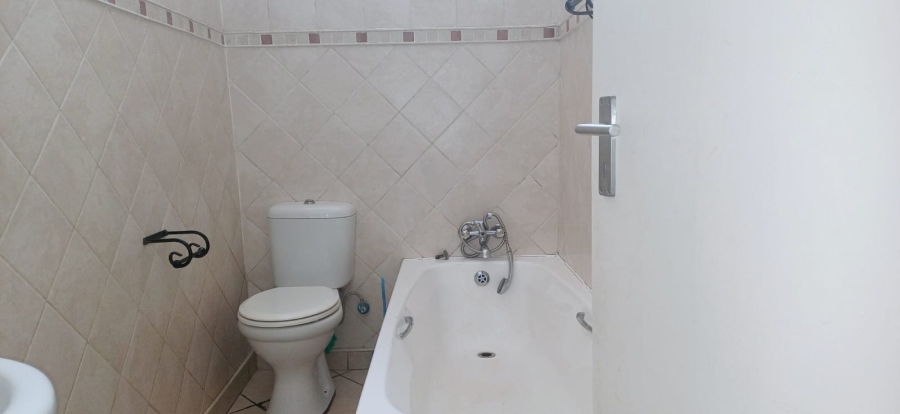 To Let 2 Bedroom Property for Rent in New Redruth Gauteng