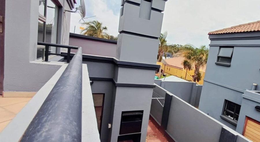 To Let 2 Bedroom Property for Rent in New Redruth Gauteng