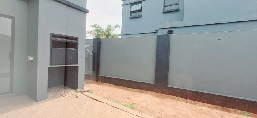 To Let 2 Bedroom Property for Rent in New Redruth Gauteng