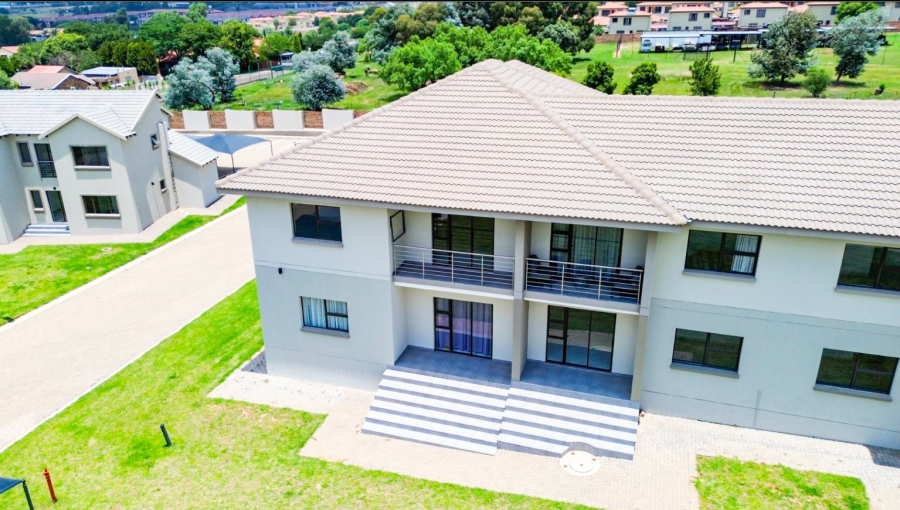 2 Bedroom Property for Sale in Noordwyk Gauteng