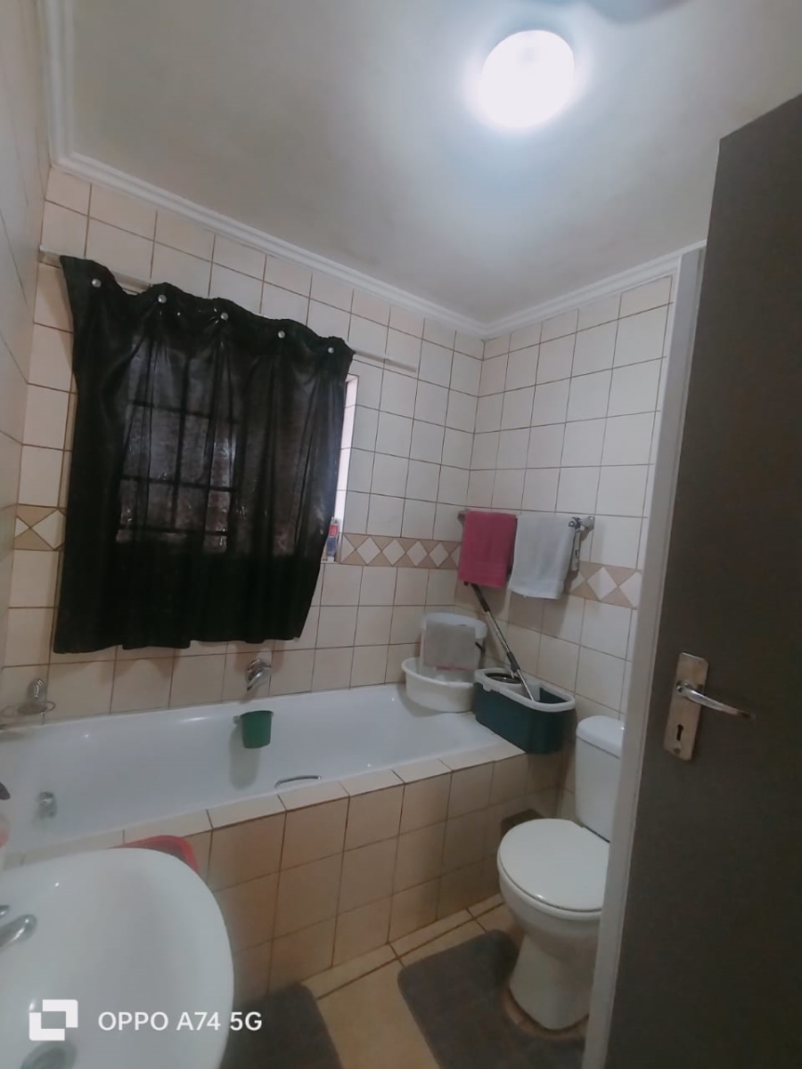 2 Bedroom Property for Sale in Noordwyk Gauteng