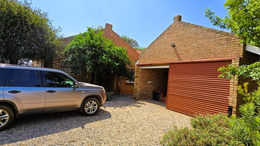 4 Bedroom Property for Sale in Kleinfontein A H Gauteng