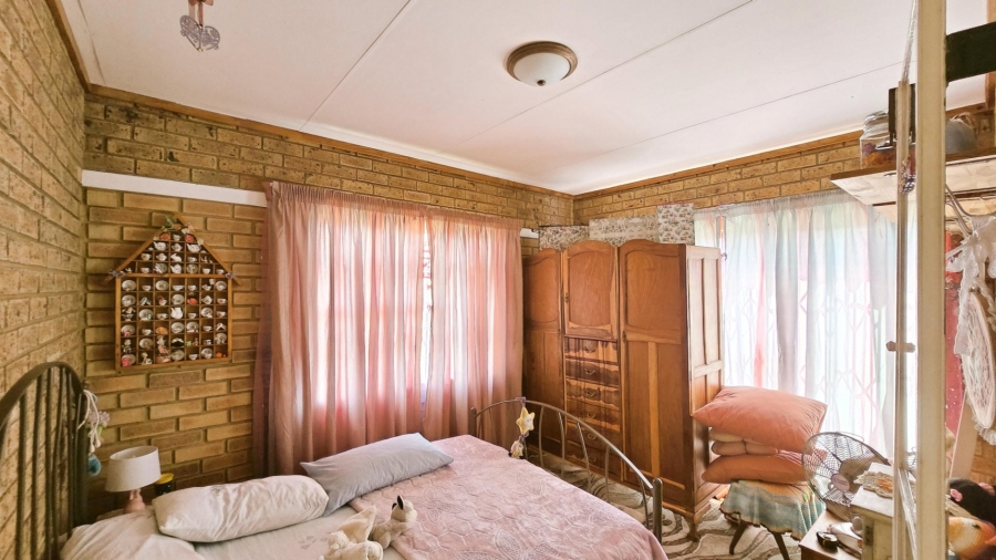 4 Bedroom Property for Sale in Kleinfontein A H Gauteng