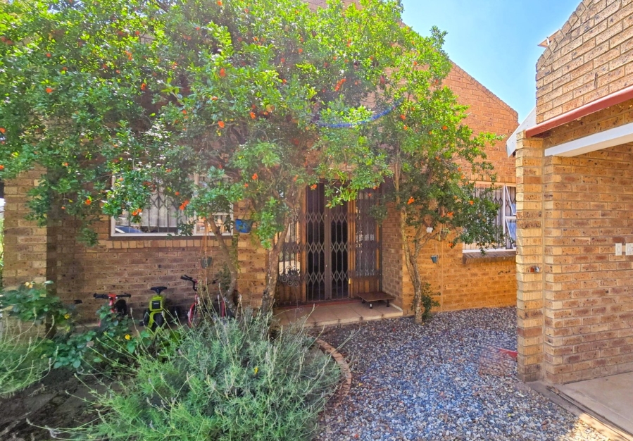 4 Bedroom Property for Sale in Kleinfontein A H Gauteng