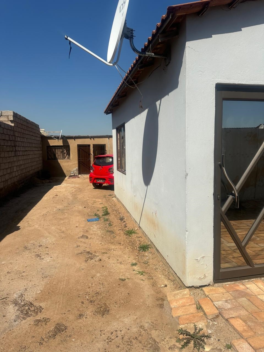 2 Bedroom Property for Sale in Lotus Gardens Gauteng