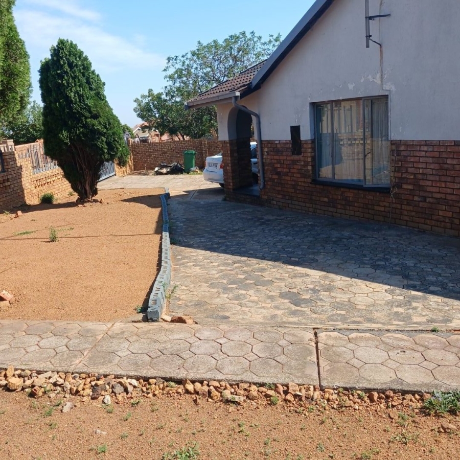 1 Bedroom Property for Sale in Soshanguve DD Gauteng