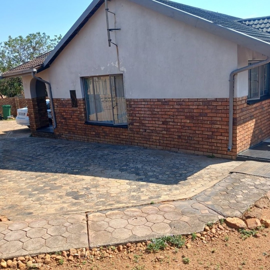 1 Bedroom Property for Sale in Soshanguve DD Gauteng
