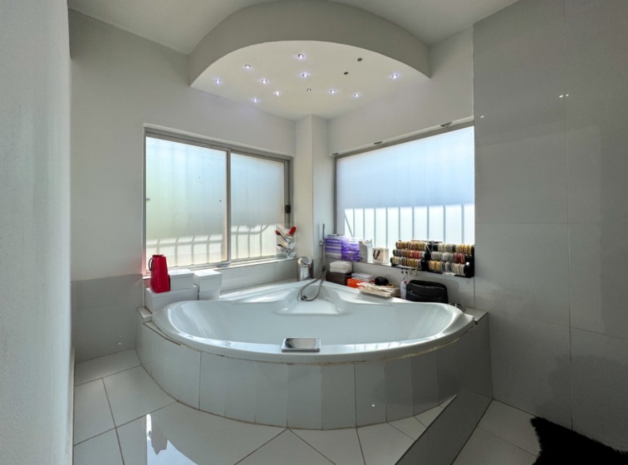 8 Bedroom Property for Sale in South Kensington Gauteng