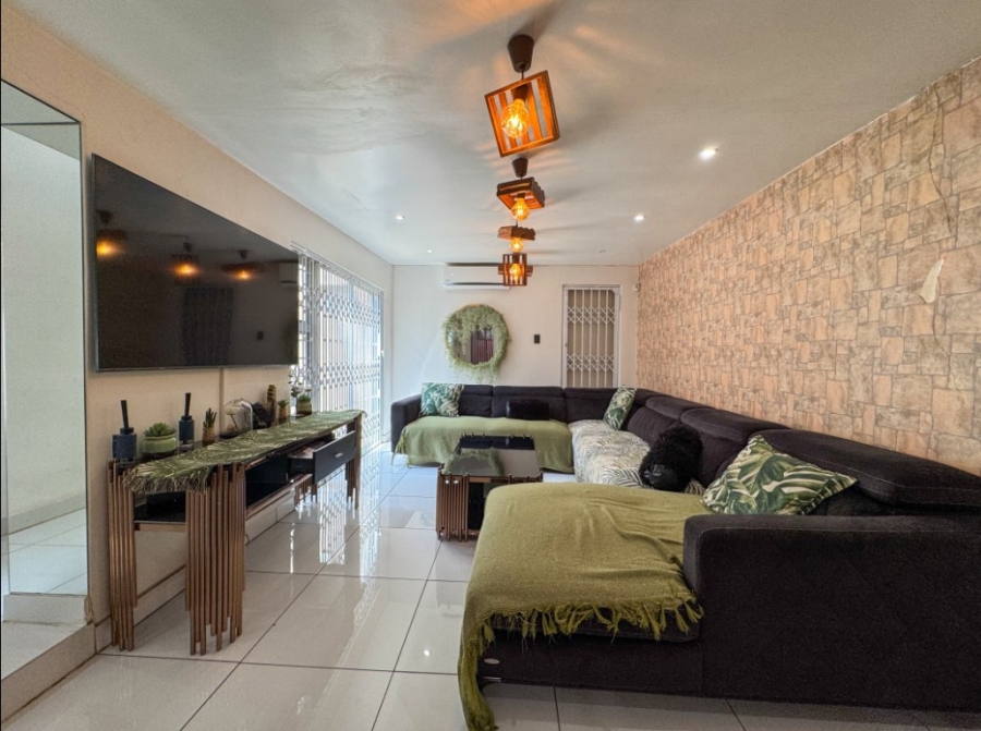 8 Bedroom Property for Sale in South Kensington Gauteng