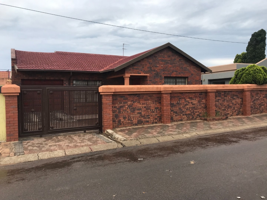 3 Bedroom Property for Sale in Kagiso Gauteng