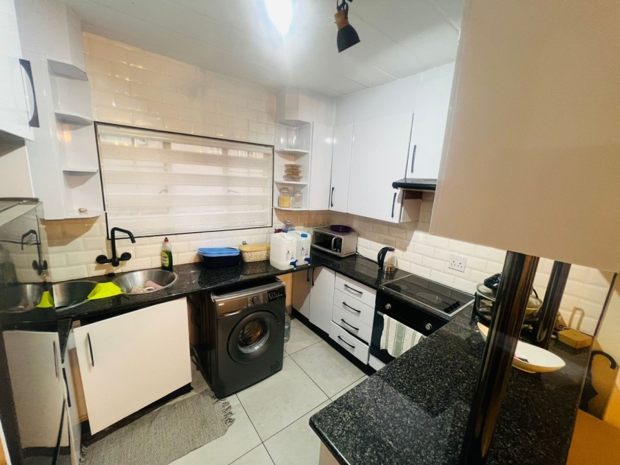 2 Bedroom Property for Sale in Vorna Valley Gauteng