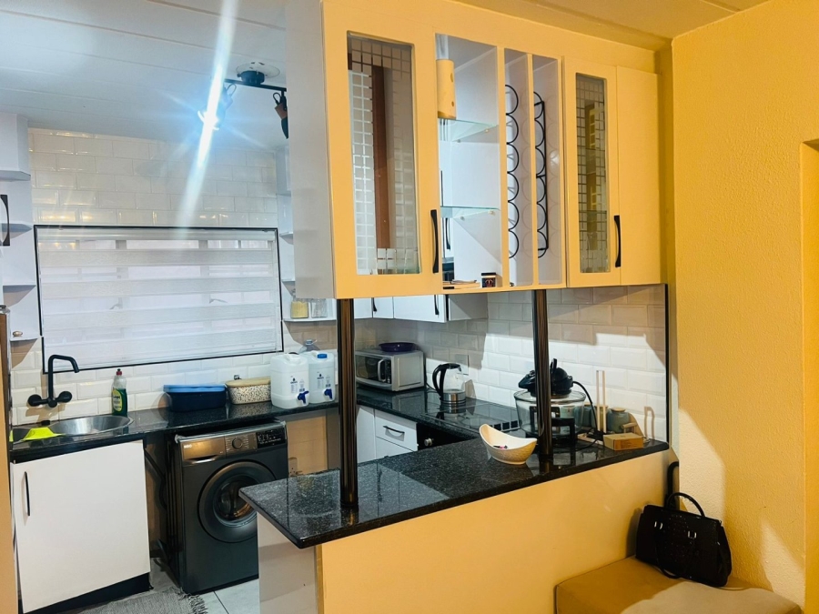 2 Bedroom Property for Sale in Vorna Valley Gauteng