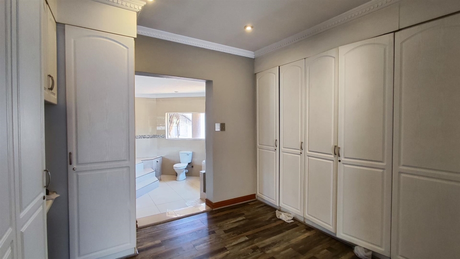 5 Bedroom Property for Sale in Vanderbijlpark SW 5 Gauteng