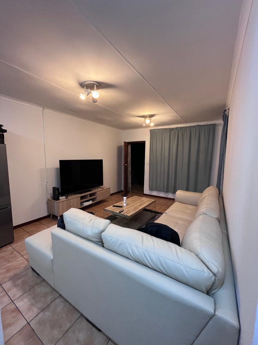 1 Bedroom Property for Sale in Vorna Valley Gauteng