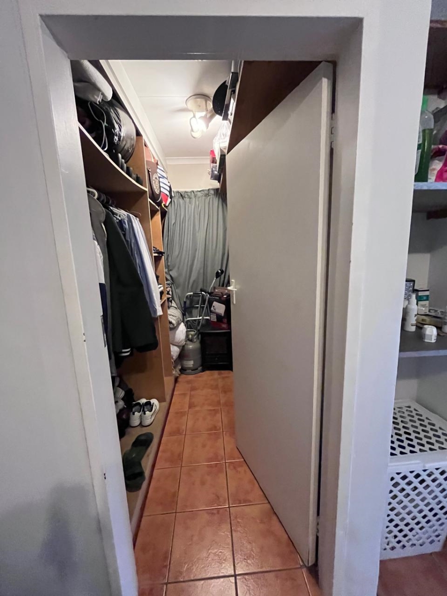 1 Bedroom Property for Sale in Vorna Valley Gauteng