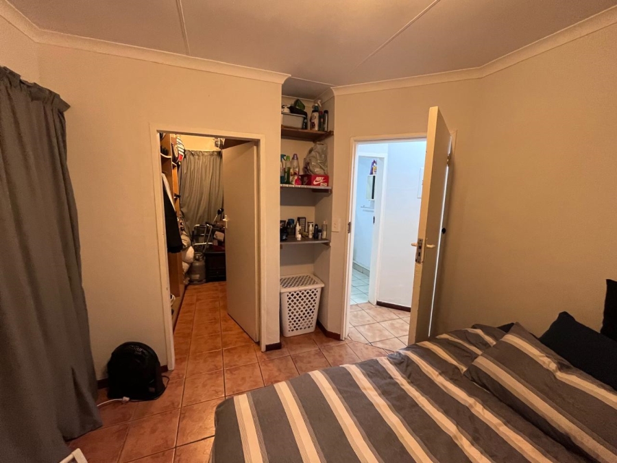 1 Bedroom Property for Sale in Vorna Valley Gauteng