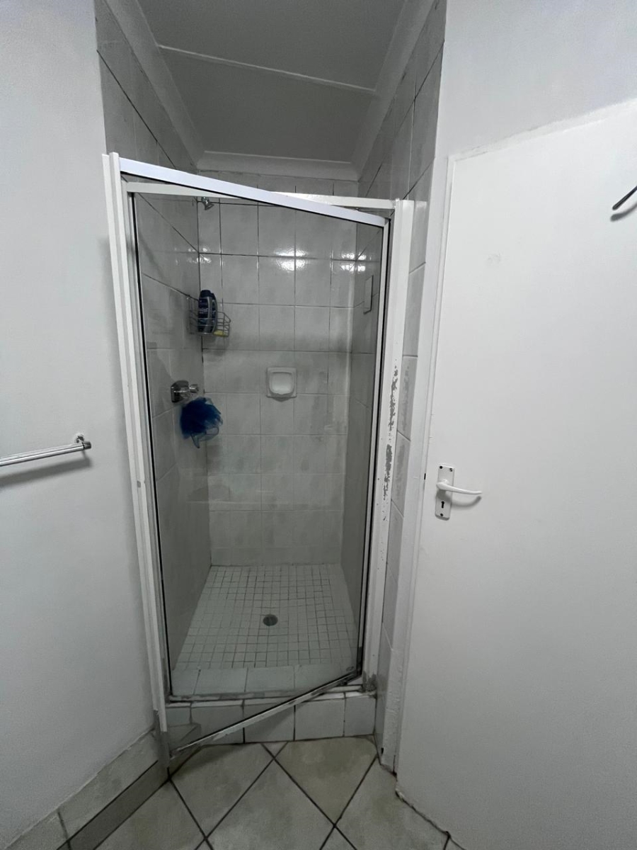 1 Bedroom Property for Sale in Vorna Valley Gauteng