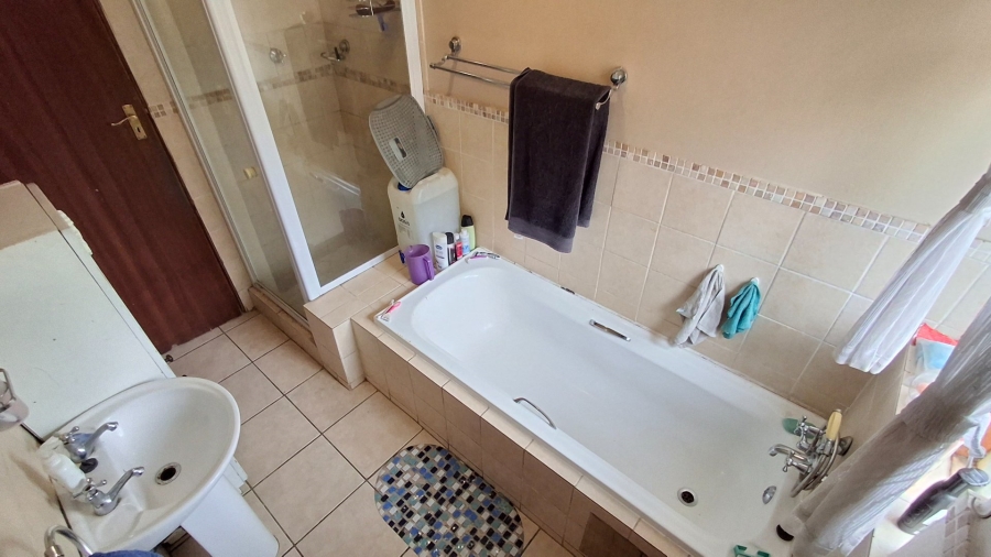 2 Bedroom Property for Sale in Montana Tuine Gauteng