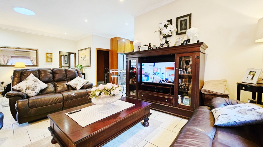 3 Bedroom Property for Sale in Three Rivers Proper Gauteng