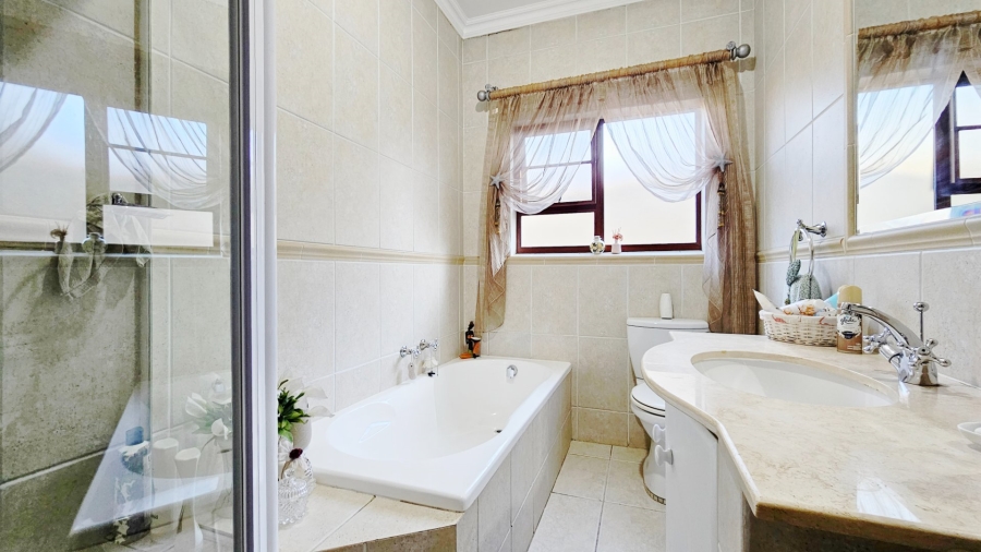 3 Bedroom Property for Sale in Three Rivers Proper Gauteng