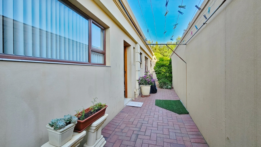 3 Bedroom Property for Sale in Three Rivers Proper Gauteng