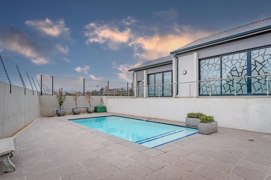 2 Bedroom Property for Sale in Midridge Park Gauteng