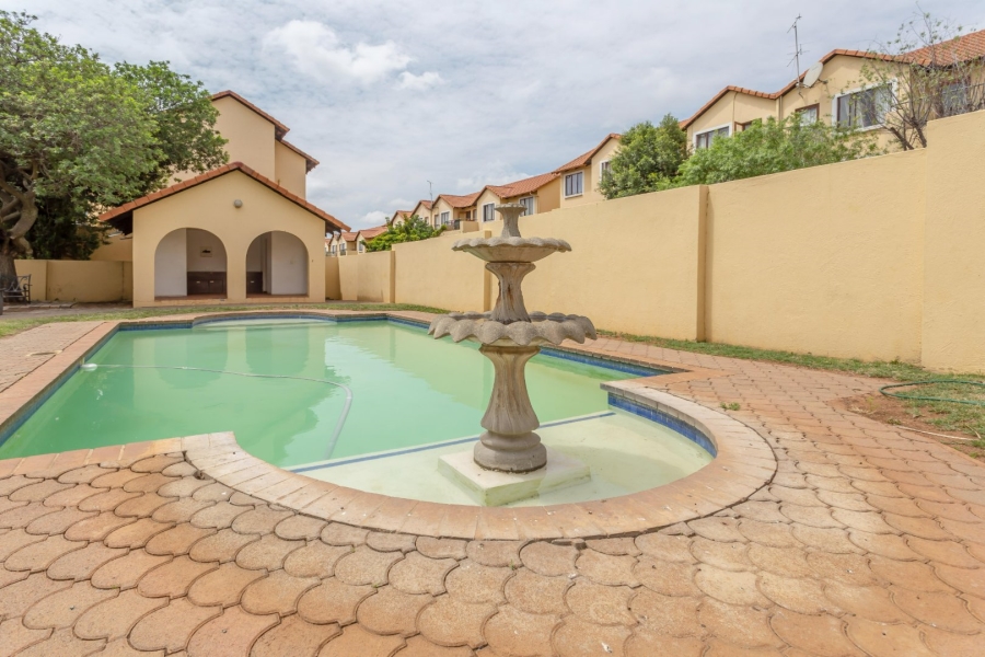 To Let 1 Bedroom Property for Rent in Sundowner Gauteng