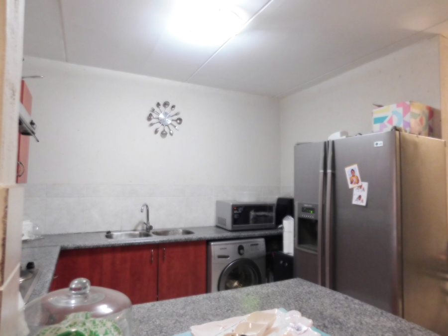 To Let 2 Bedroom Property for Rent in Comet Gauteng