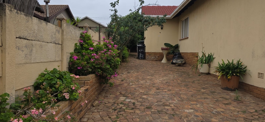 3 Bedroom Property for Sale in Tulisa Park Gauteng