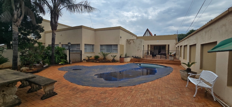 6 Bedroom Property for Sale in Sydenham Gauteng