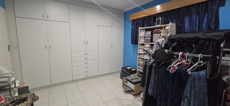 6 Bedroom Property for Sale in Sydenham Gauteng