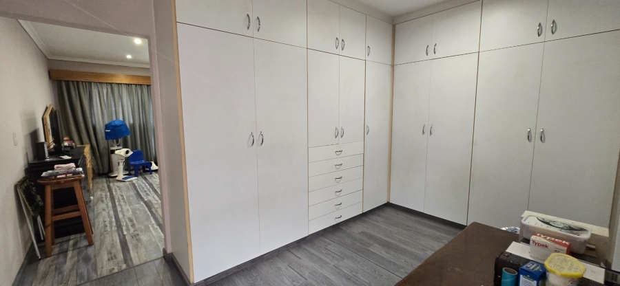 6 Bedroom Property for Sale in Sydenham Gauteng