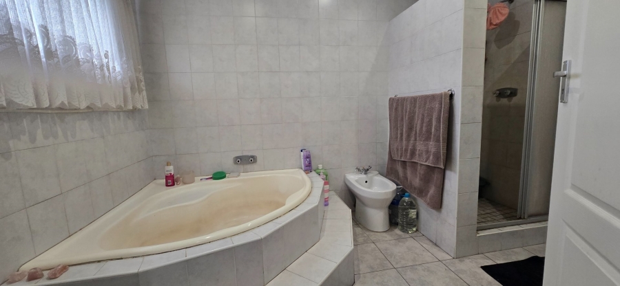 6 Bedroom Property for Sale in Sydenham Gauteng